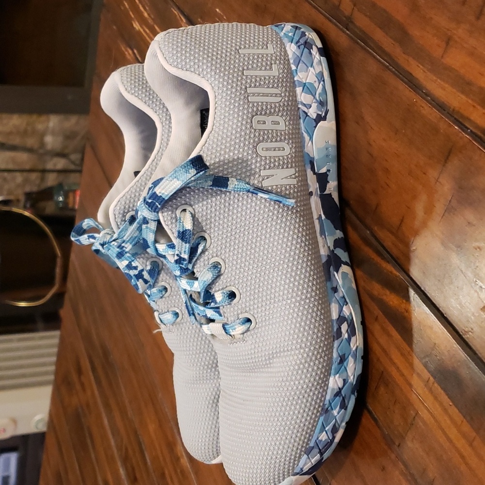 No bull sneakers